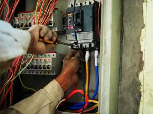 Koliko zarađuje električar za popravak i održavanje električne opreme? Plaće električara u drugim gradovima Rusije