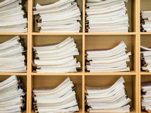 Procedura për të bërë ndryshime në dokumentet përbërës dhe regjistrimi i tyre